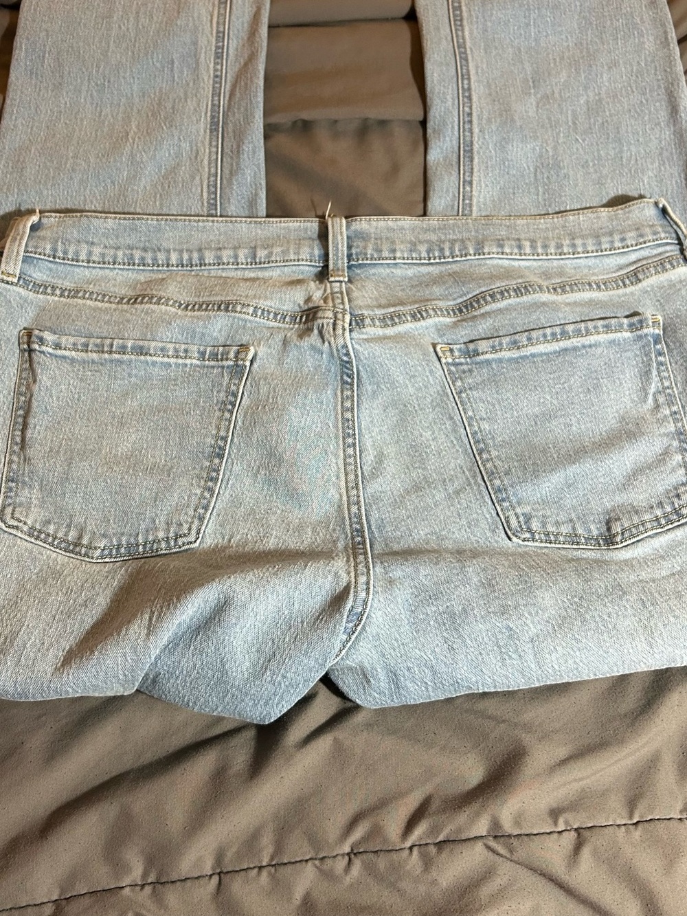 Old Navy Light Wash WOW Boyfriend Jeans - Picture 4 of 8
